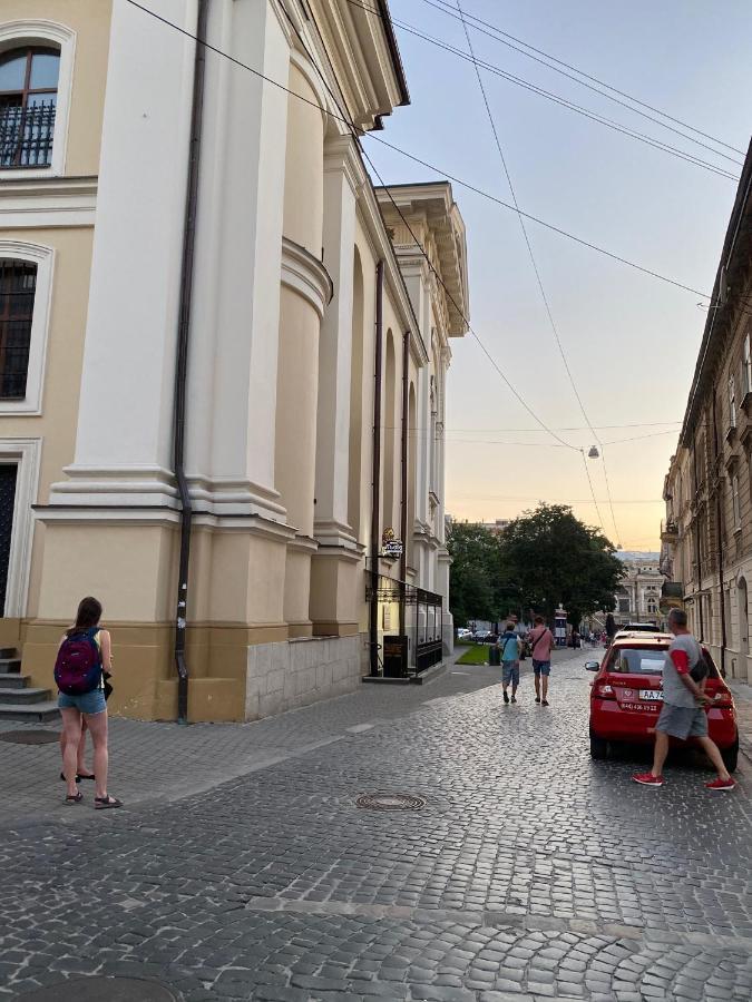 В Центрі Біля Ратуші Вулиця Площа Ринок 11 Liov Exterior foto